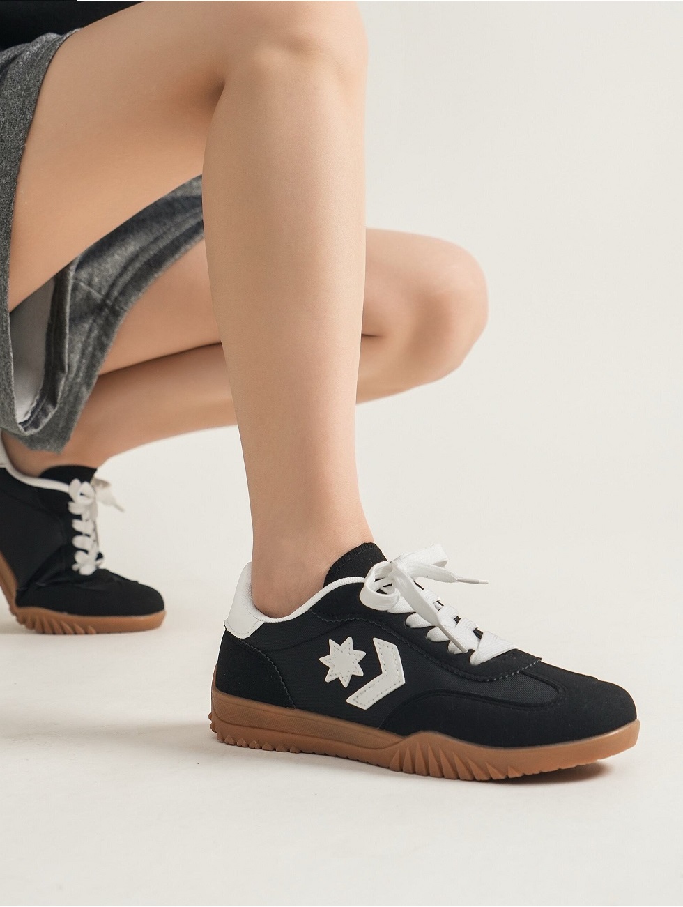 Lujah Shoes (Schuhgrosshandel) | Artikel-Nr. 24049 | Sneakers/GOW | Kategorie: Freizeitschuhe/Sneakers | Angebot: Schuhe, Große Größen, Kinder & Teens, Young Fashion, Leather Wear | Adresse: Lujah Shoes - Doesburgstraat 5 - 5651BD Eindhoven - Tel: 0031642235368 - lujah-schuh@hotmail.com