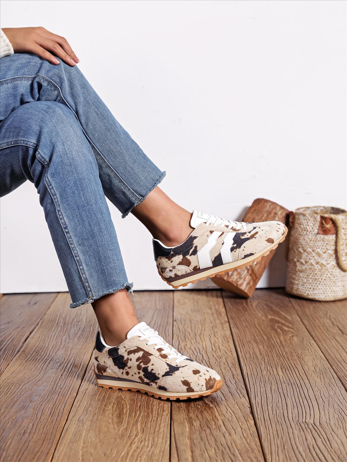 Hier geht's zum Shop von: Ala Mode Fashion-DOB;Accessoires;Leather Wear; Young Fashion - Neuss | Kategorie: Schuhe / Sneakers (Lot) | Adresse: Ala Mode Fashion - Breslauerstr. 8 Raum 113 - 41460 neuss - Tel: 021312091616 - ala-mode@web.de | Angebot: Sofortprogramme, Orderware
