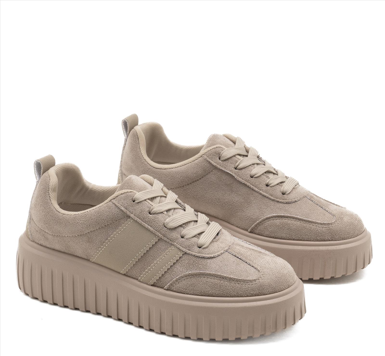 Hier geht's zum Shop von: Ala Mode Fashion-DOB;Accessoires;Leather Wear; Young Fashion - Neuss | Kategorie: Schuhe / Sneakers (Lot) | Adresse: Ala Mode Fashion - Breslauerstr. 8 Raum 113 - 41460 neuss - Tel: 021312091616 - ala-mode@web.de | Angebot: Sofortprogramme, Orderware