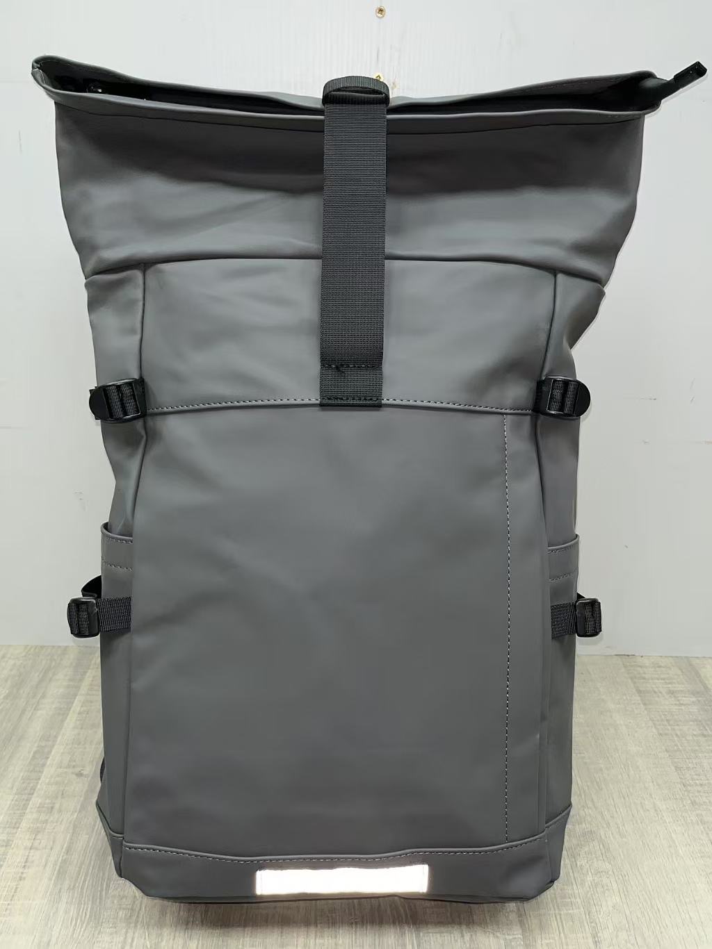 likebag by Longda Moda GmbH - Accessoires; Beachwear; Young Fashion; Leatherwear; Landhausmode - Neuss | Angebot: Sofortprogramme, Orderware | Adresse: LD Fashion GmbH - Anton-Kux-Straße 2 - 41460 Neuss - Tel: 021314082852 - likebag@gmx.de