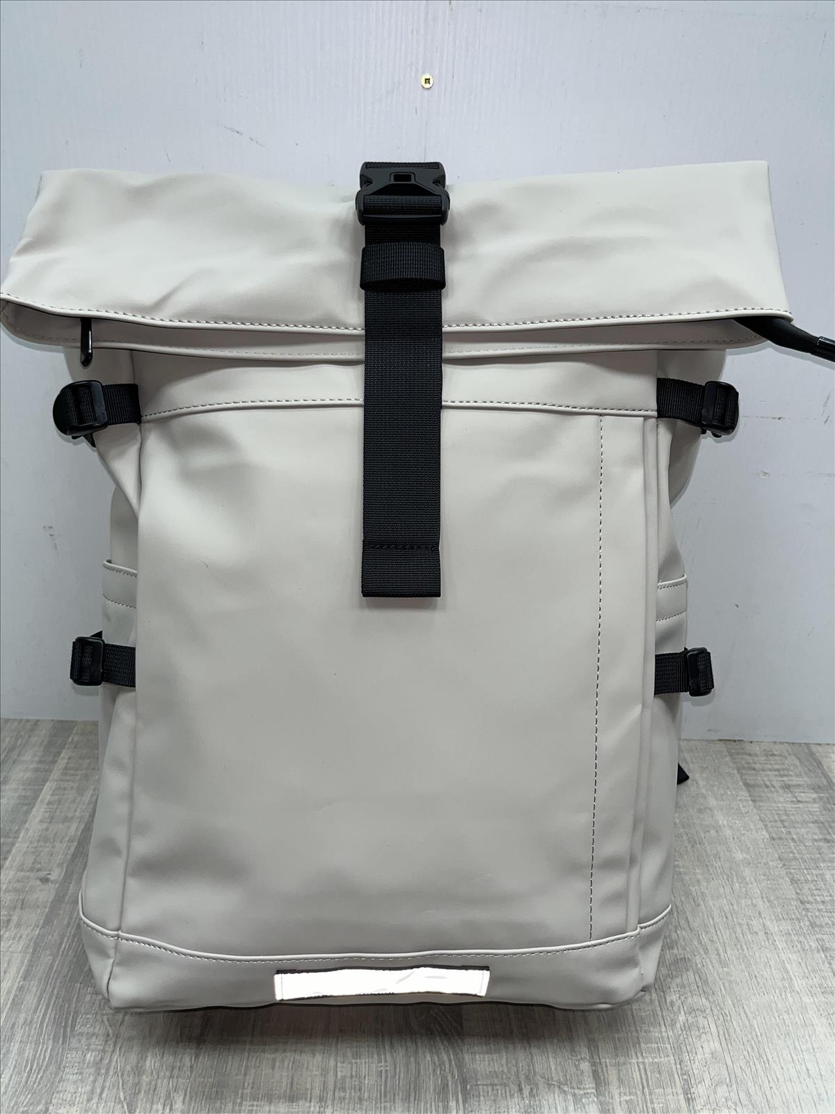 likebag by Longda Moda GmbH - Accessoires; Beachwear; Young Fashion; Leatherwear; Landhausmode - Neuss | Angebot: Sofortprogramme, Orderware | Adresse: LD Fashion GmbH - Anton-Kux-Straße 2 - 41460 Neuss - Tel: 021314082852 - likebag@gmx.de