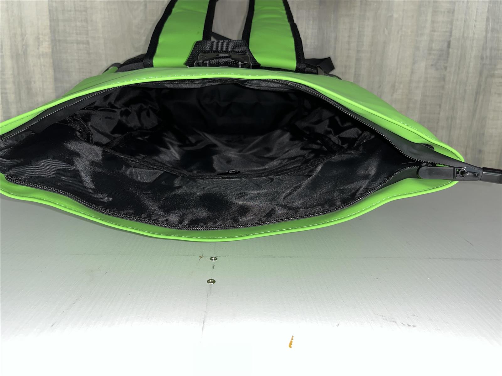 likebag by Longda Moda GmbH - Accessoires; Beachwear; Young Fashion; Leatherwear; Landhausmode - Neuss | Angebot: Sofortprogramme, Orderware | Adresse: LD Fashion GmbH - Anton-Kux-Straße 2 - 41460 Neuss - Tel: 021314082852 - likebag@gmx.de