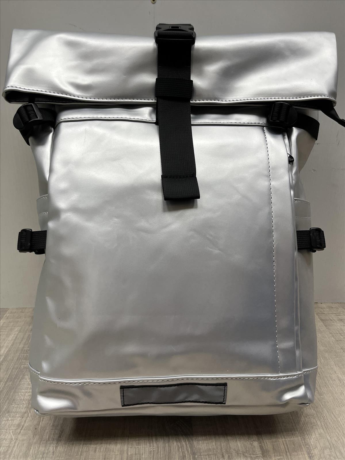 likebag by Longda Moda GmbH - Accessoires; Beachwear; Young Fashion; Leatherwear; Landhausmode - Neuss | Angebot: Sofortprogramme, Orderware | Adresse: LD Fashion GmbH - Anton-Kux-Straße 2 - 41460 Neuss - Tel: 021314082852 - likebag@gmx.de