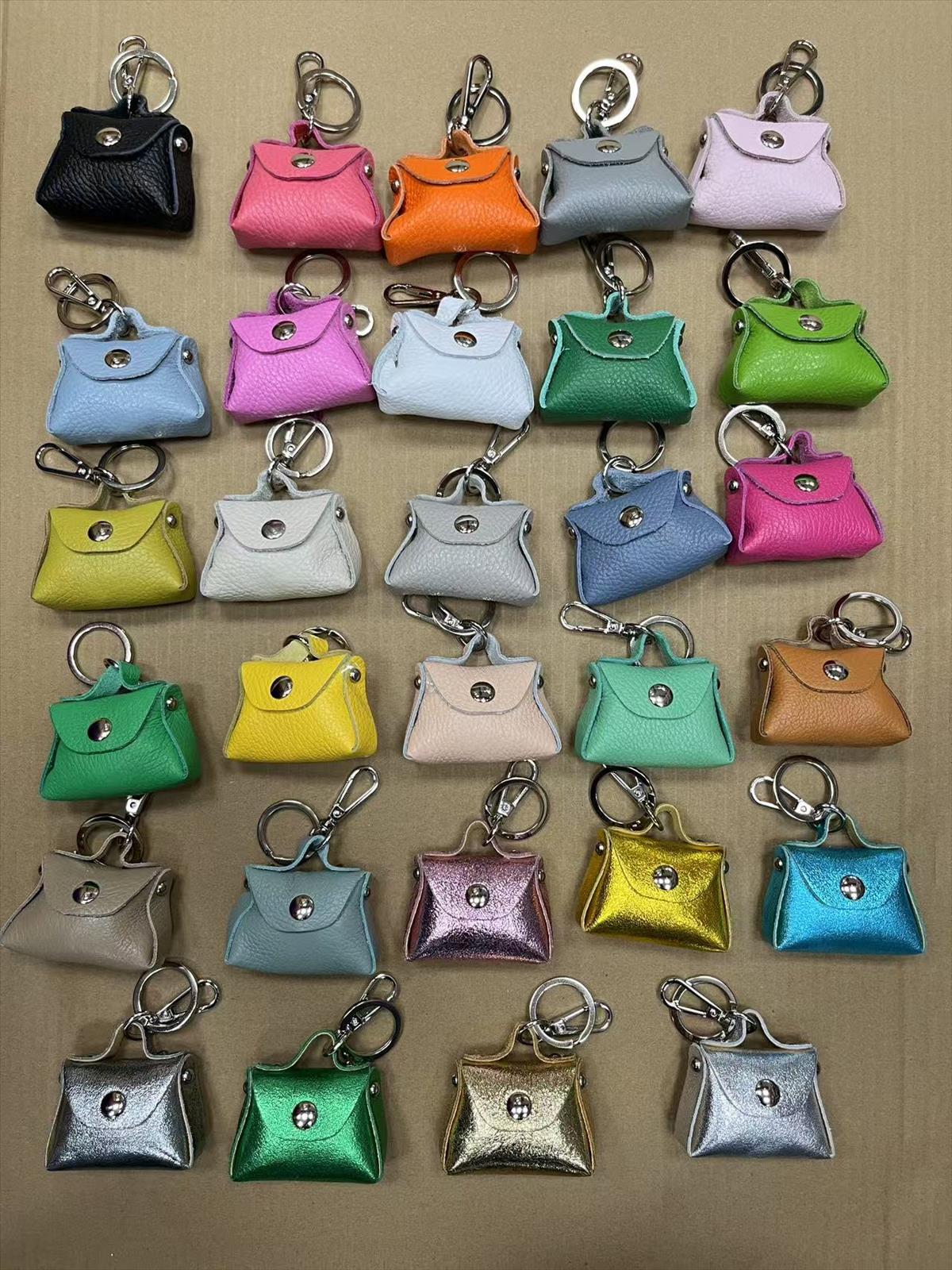 likebag by Longda Moda GmbH - Accessoires; Beachwear; Young Fashion; Leatherwear; Landhausmode - Neuss | Artikel-Nr. 0004-11 | Anhänger | Angebot: Sofortprogramme, Orderware | Adresse: LD Fashion GmbH - Anton-Kux-Straße 2 - 41460 Neuss - Tel: 021314082852 - likebag@gmx.de