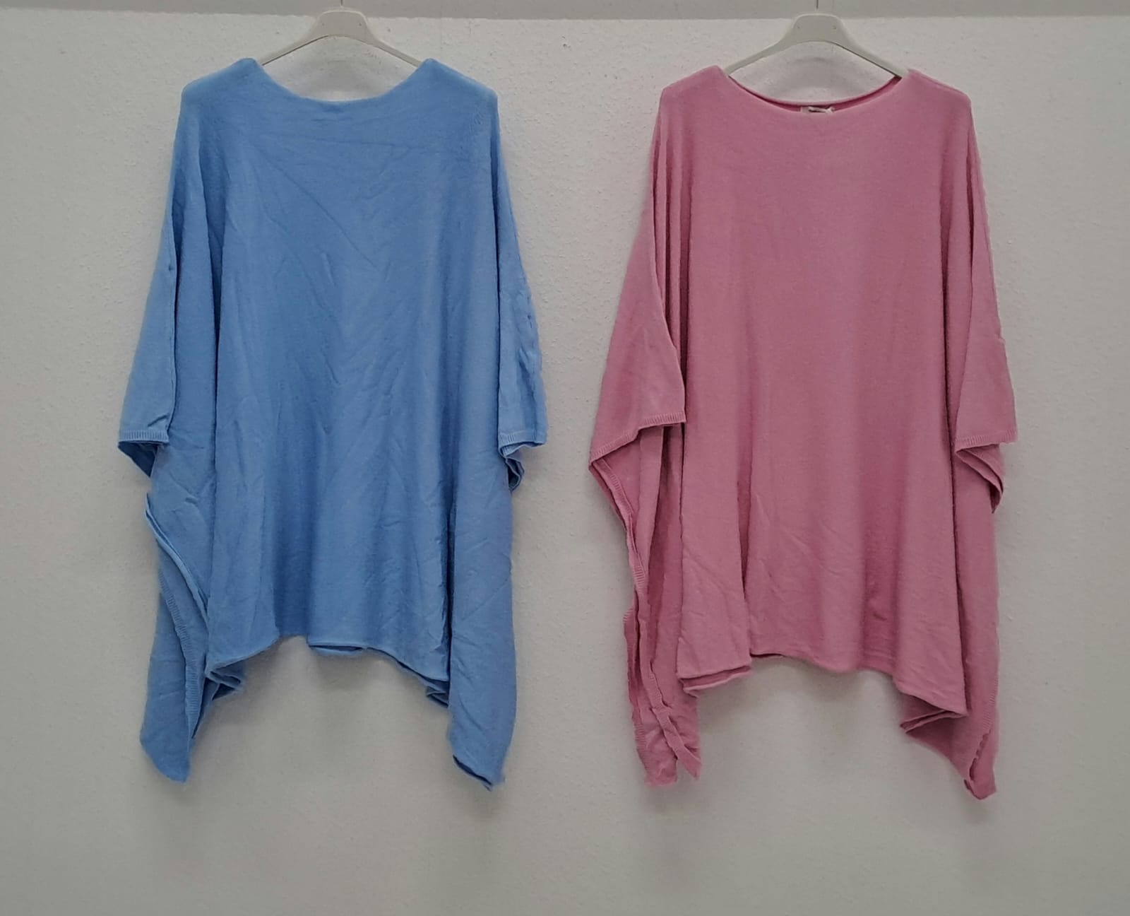 Catchme UG - DOB - Dreieich | Poncho Einheitsgröße | Artikel-Nr. GR-26206 | GR-26206 | Lange 80 | Kategorie: Bekleidung (Ab grose 44) / Oberteil | Angebot: Sofortprogramme, Orderware | Adresse: Catchme UG - Otto-Hahn Str. 24 - 63303 Dreieich - Tel: +49 (0)6103 – 39891 10 - grossartig9@gmail.com