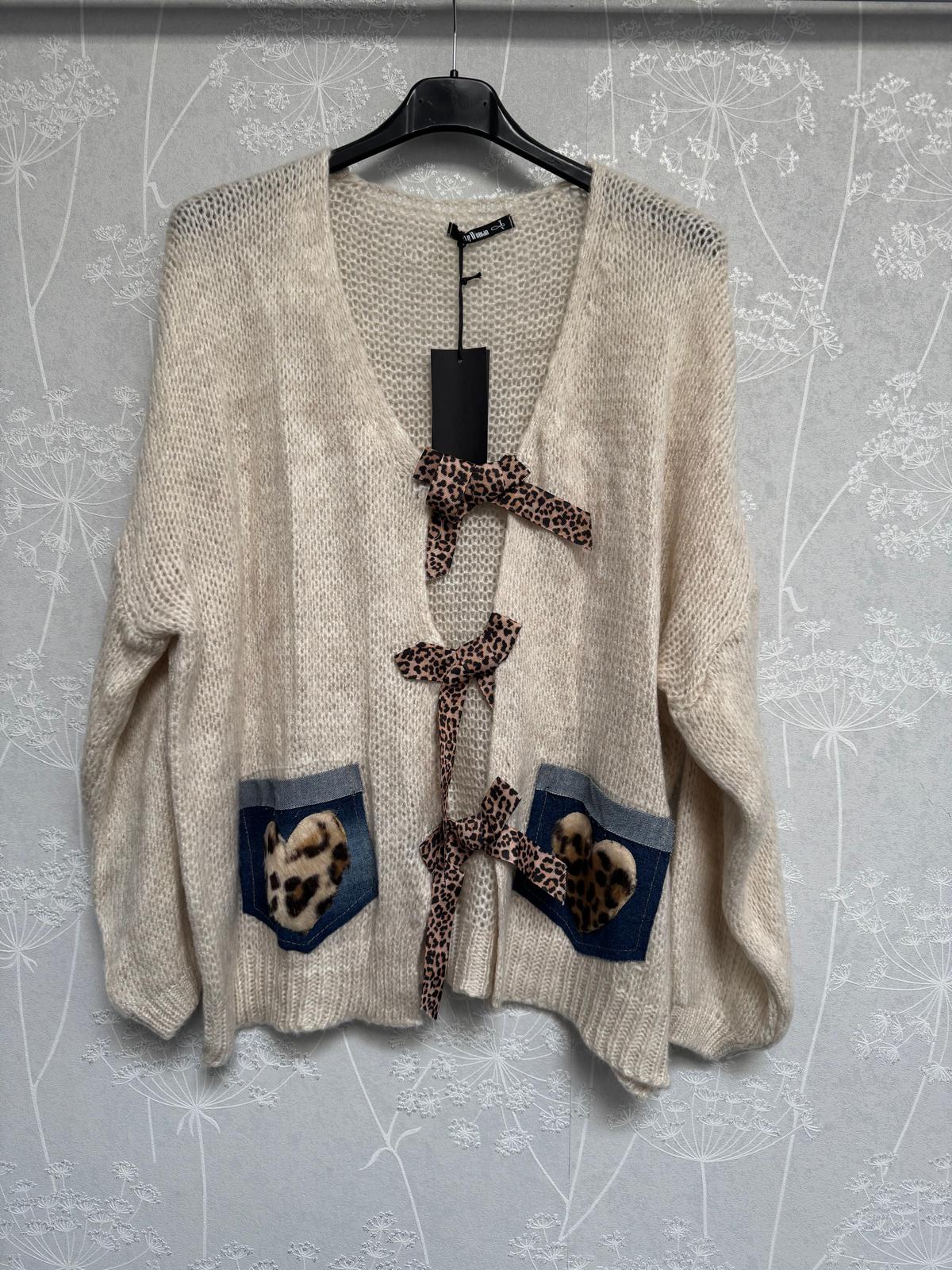 Catchme UG - DOB - Dreieich | Strick Jacke | Artikel-Nr. NB-26298 | NB-26298 | AA 72cmLänge 68cm | Kategorie: Bekleidung (bis grose 42) / Jacke | Angebot: Sofortprogramme, Orderware | Adresse: Catchme UG - Otto-Hahn Str. 24 - 63303 Dreieich - Tel: +49 (0)6103 – 39891 10 - grossartig9@gmail.com