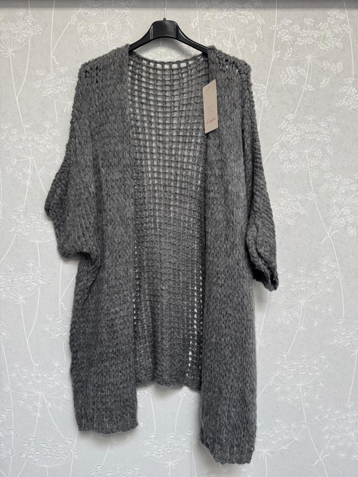 Catchme UG - DOB - Dreieich | Strick Jacke | Artikel-Nr. NB-26315 | NB-26315 | AA 85cmLänge 90cm | Kategorie: Bekleidung (bis grose 42) / Jacke | Angebot: Sofortprogramme, Orderware | Adresse: Catchme UG - Otto-Hahn Str. 24 - 63303 Dreieich - Tel: +49 (0)6103 – 39891 10 - grossartig9@gmail.com