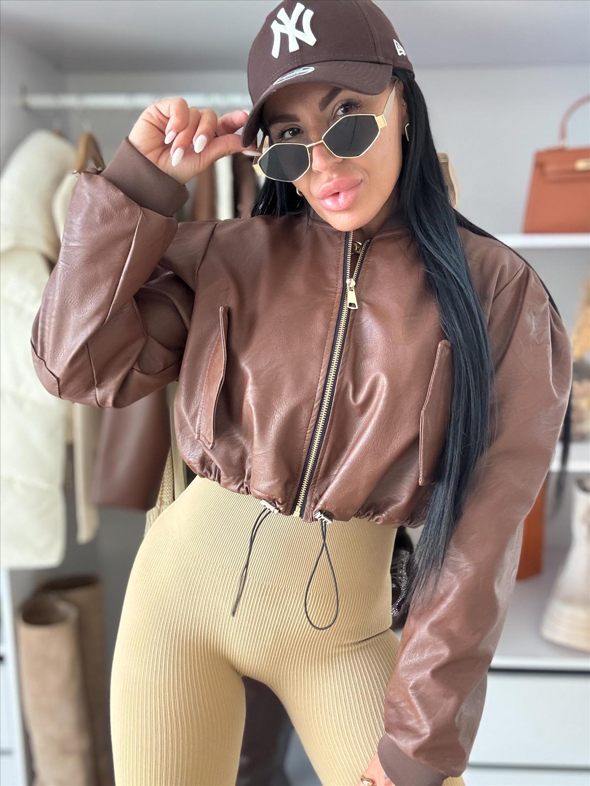 Hier geht's zum Shop von: efashion s.r.o. - DOB;Accesoires;Schuhe;Young Fashion - Medvedov | Leather jacket MARIVA | Artikel-Nr. HP9166 brown | Kategorie: Women´s clothes / Jackets, Vests | Adresse: efashion s.r.o. - Medvedov 248 - 93007 Medvedov - Tel: 00421915306623 - egrikolocsicsjudit@gmail.com | Angebot: Sofortprogramme, Orderware