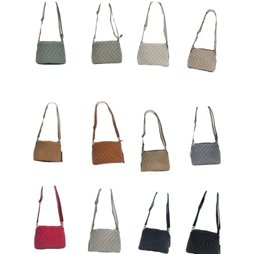 Hier geht's zum Shop von: Fox by Ren GmbH - DOB; ACCessoires - Neuss | Umhängetasche - Bahn | Artikel-Nr. 13629 | Trendige & hochwertige Tasche - Größe: ca. 23.5 x 16 x 8cm - Material: 100% PU - mit Reißverschluss - 3x RV Hauptfächer - Innen: 1x RV Rückfach - mit Schultergurt / verstellbar / wechselbar | Kategorie: Taschen / Umhängetaschen | Adresse: Fox by Ren GmbH - Anton-Kux-Str. 2 - 41460 Neuss - Tel: 021313818241 - info@foxbyren.com | Angebot: Sofortprogramme, Orderware