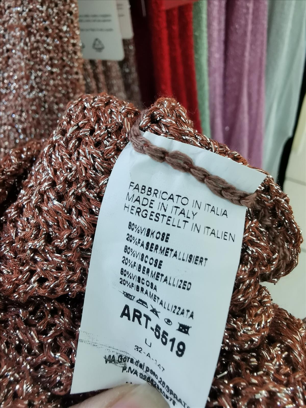 Miss Furs GmbH - MISS FURS Damenmode - Accessoires, Sportswear, Jeans, Tops, Bags | Kategorie: Bekleidung / Kleider & Röcke | Angebot: Damenbekleidung, Damen Accessoires, Young Fashion, Sofortprogramme, Orderware | Adresse: Miss Furs GmbH - Breslauer Str. 8 - 41460 Neuss - Tel: 02131-3165333 - info@missfurs.de