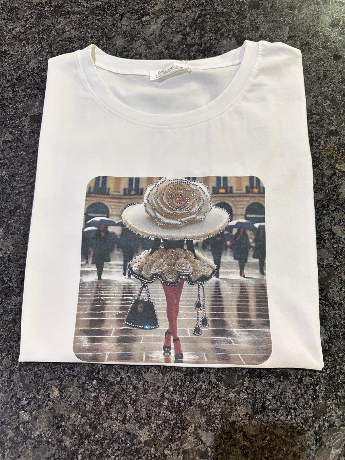 Miss Furs GmbH - MISS FURS Damenmode - Accessoires, Sportswear, Jeans, Tops, Bags | Artikel-Nr. 1738 | T-Shirt | Kategorie: Bekleidung / T-Shirt | Angebot: Damenbekleidung, Damen Accessoires, Young Fashion, Sofortprogramme, Orderware | Adresse: Miss Furs GmbH - Breslauer Str. 8 - 41460 Neuss - Tel: 02131-3165333 - info@missfurs.de