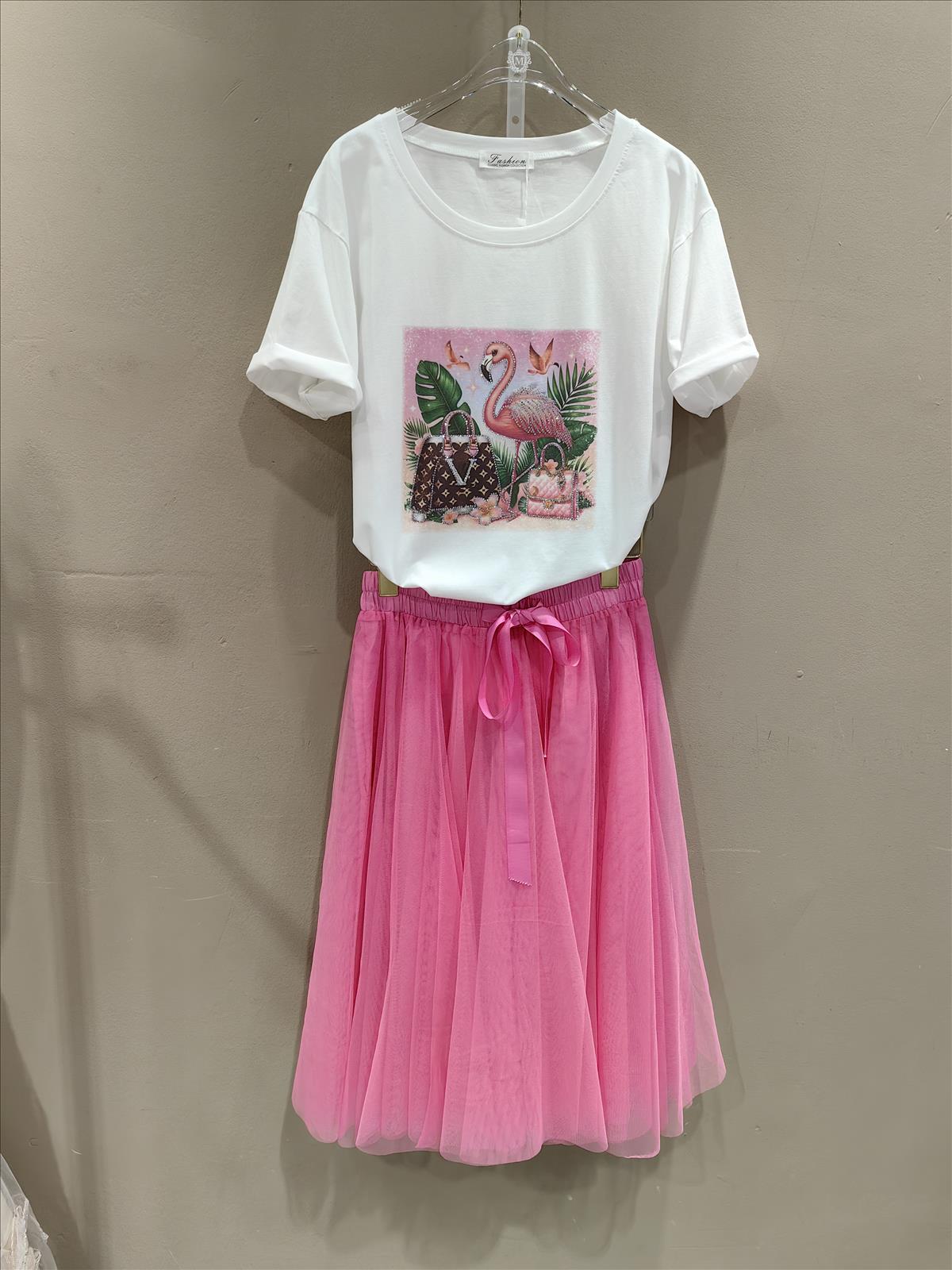 Miss Furs GmbH - MISS FURS Damenmode - Accessoires, Sportswear, Jeans, Tops, Bags | Artikel-Nr. 1750 | T-Shirt | Kategorie: Bekleidung / T-Shirt | Angebot: Damenbekleidung, Damen Accessoires, Young Fashion, Sofortprogramme, Orderware | Adresse: Miss Furs GmbH - Breslauer Str. 8 - 41460 Neuss - Tel: 02131-3165333 - info@missfurs.de