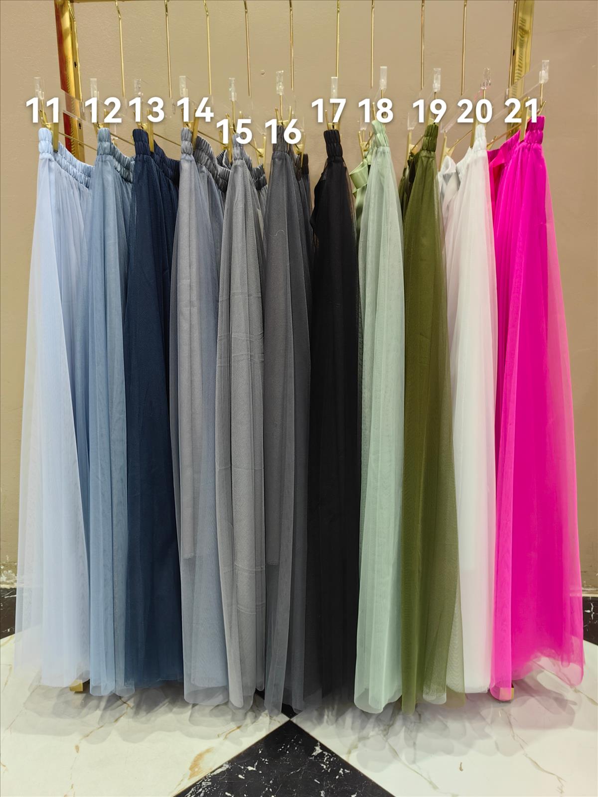 Miss Furs GmbH - MISS FURS Damenmode - Accessoires, Sportswear, Jeans, Tops, Bags | Kategorie: Bekleidung / Röcke | Angebot: Damenbekleidung, Damen Accessoires, Young Fashion, Sofortprogramme, Orderware | Adresse: Miss Furs GmbH - Breslauer Str. 8 - 41460 Neuss - Tel: 02131-3165333 - info@missfurs.de