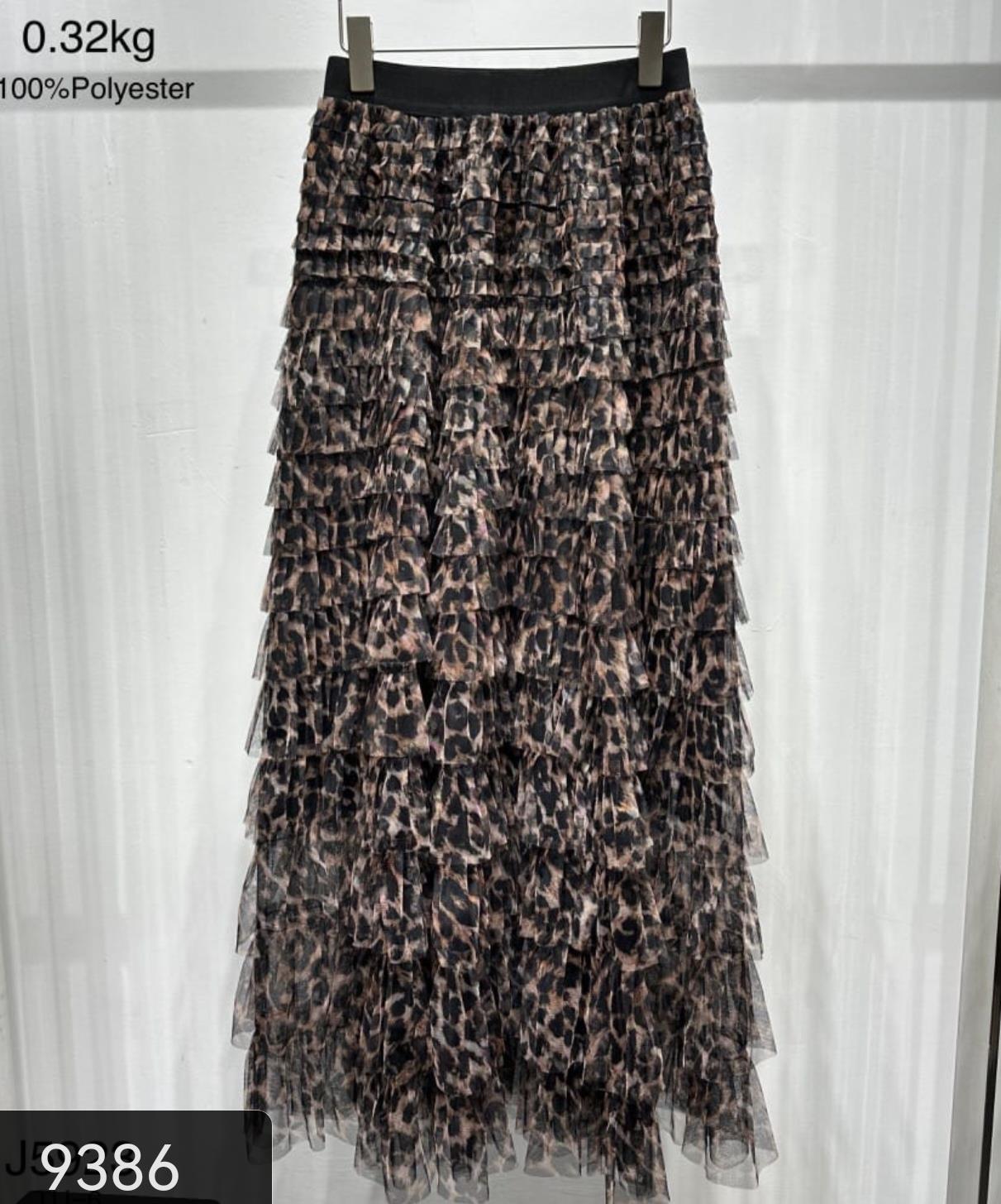 Miss Furs GmbH - MISS FURS Damenmode - Accessoires, Sportswear, Jeans, Tops, Bags | Artikel-Nr. 9386 | Tüll Rock | Angebot: Damenbekleidung, Damen Accessoires, Young Fashion, Sofortprogramme, Orderware | Adresse: Miss Furs GmbH - Breslauer Str. 8 - 41460 Neuss - Tel: 02131-3165333 - info@missfurs.de