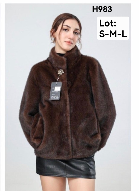 Miss Furs GmbH - MISS FURS Damenmode - Accessoires, Sportswear, Jeans, Tops, Bags | Artikel-Nr. H983 | Jacke | Kategorie: Bekleidung / Outerwear / Jacke | Angebot: Damenbekleidung, Damen Accessoires, Young Fashion, Sofortprogramme, Orderware | Adresse: Miss Furs GmbH - Breslauer Str. 8 - 41460 Neuss - Tel: 02131-3165333 - info@missfurs.de