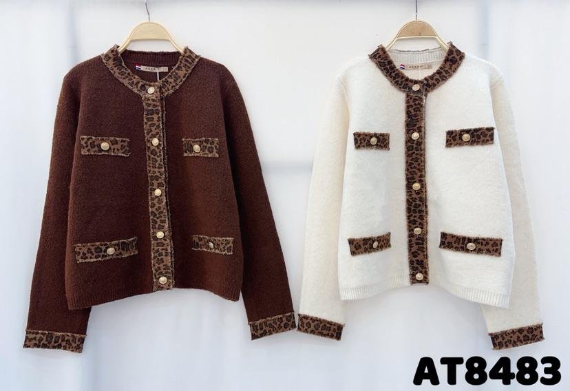 Miss Furs GmbH - MISS FURS Damenmode - Accessoires, Sportswear, Jeans, Tops, Bags | Artikel-Nr. 8483 | Strickjacke | Kategorie: Bekleidung / Pullover / Strickjacke | Angebot: Damenbekleidung, Damen Accessoires, Young Fashion, Sofortprogramme, Orderware | Adresse: Miss Furs GmbH - Breslauer Str. 8 - 41460 Neuss - Tel: 02131-3165333 - info@missfurs.de