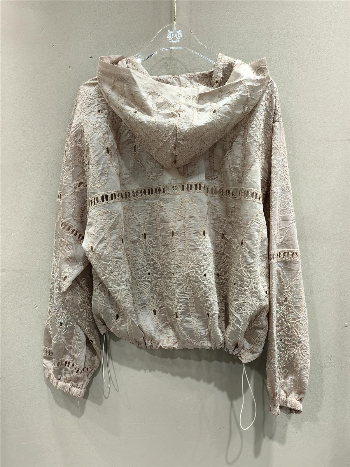 Miss Furs GmbH - MISS FURS Damenmode - Accessoires, Sportswear, Jeans, Tops, Bags | Kategorie: Bekleidung / Bluse | Angebot: Damenbekleidung, Damen Accessoires, Young Fashion, Sofortprogramme, Orderware | Adresse: Miss Furs GmbH - Breslauer Str. 8 - 41460 Neuss - Tel: 02131-3165333 - info@missfurs.de
