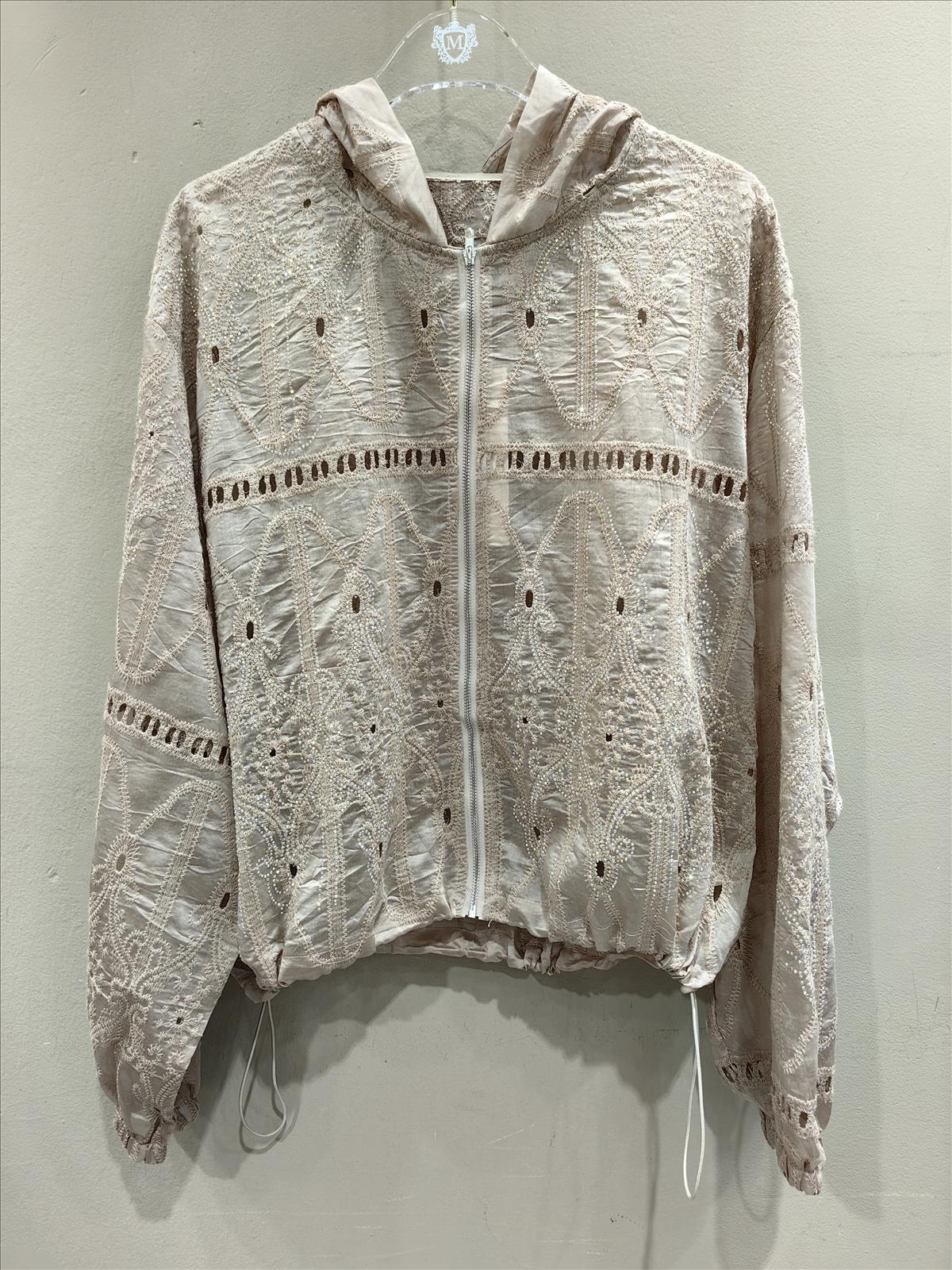 Miss Furs GmbH - MISS FURS Damenmode - Accessoires, Sportswear, Jeans, Tops, Bags | Kategorie: Bekleidung / Bluse | Angebot: Damenbekleidung, Damen Accessoires, Young Fashion, Sofortprogramme, Orderware | Adresse: Miss Furs GmbH - Breslauer Str. 8 - 41460 Neuss - Tel: 02131-3165333 - info@missfurs.de