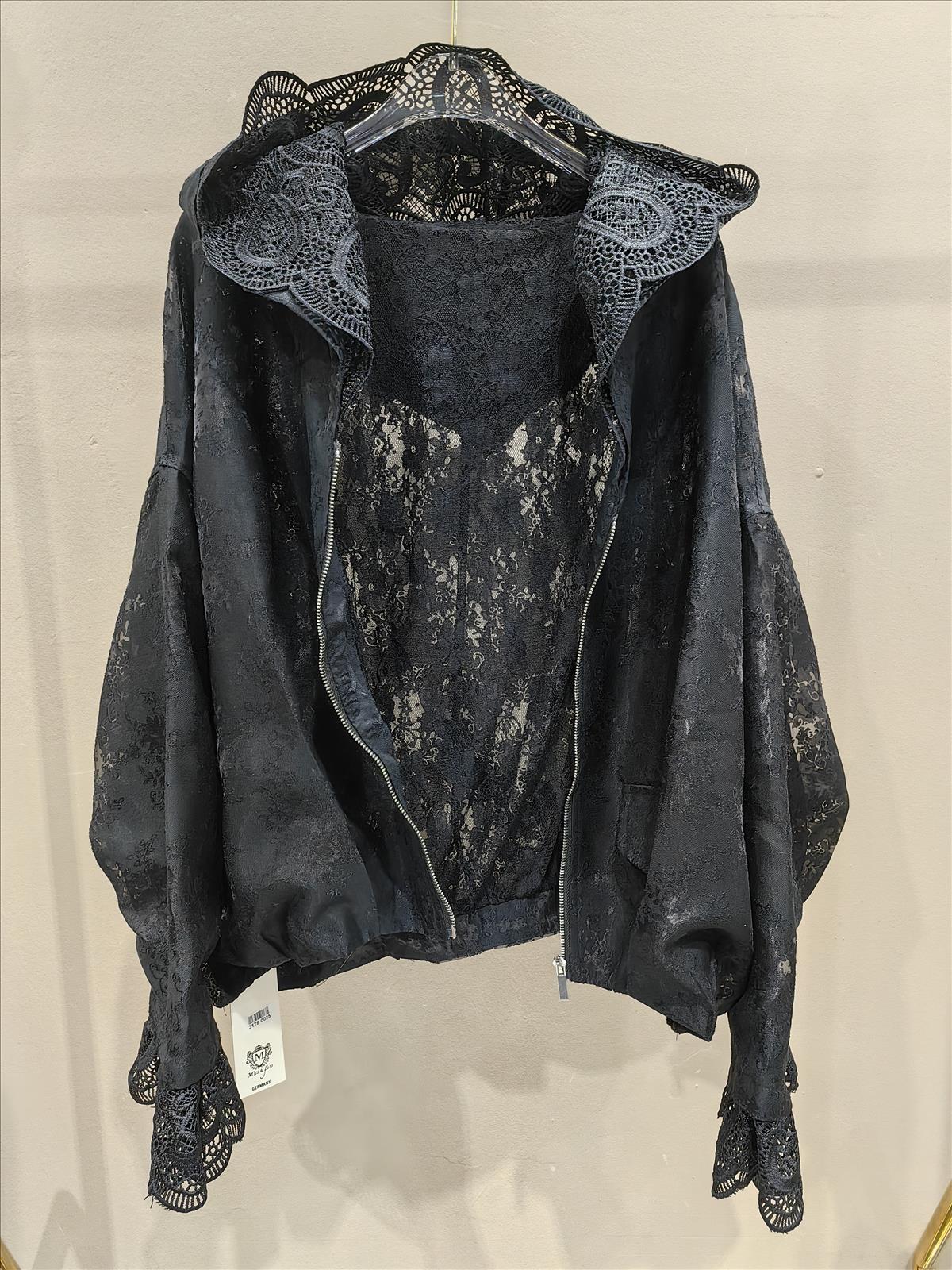 Miss Furs GmbH - MISS FURS Damenmode - Accessoires, Sportswear, Jeans, Tops, Bags | Kategorie: Bekleidung / Outerwear / Jacke | Angebot: Damenbekleidung, Damen Accessoires, Young Fashion, Sofortprogramme, Orderware | Adresse: Miss Furs GmbH - Breslauer Str. 8 - 41460 Neuss - Tel: 02131-3165333 - info@missfurs.de