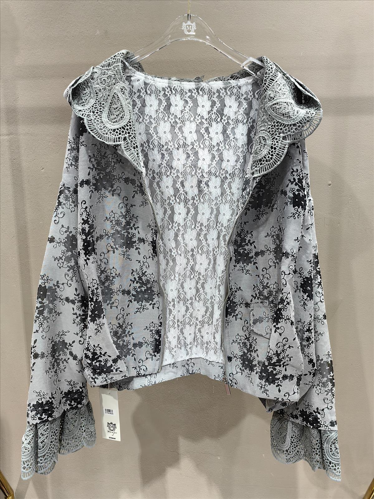 Miss Furs GmbH - MISS FURS Damenmode - Accessoires, Sportswear, Jeans, Tops, Bags | Kategorie: Bekleidung / Outerwear / Jacke | Angebot: Damenbekleidung, Damen Accessoires, Young Fashion, Sofortprogramme, Orderware | Adresse: Miss Furs GmbH - Breslauer Str. 8 - 41460 Neuss - Tel: 02131-3165333 - info@missfurs.de