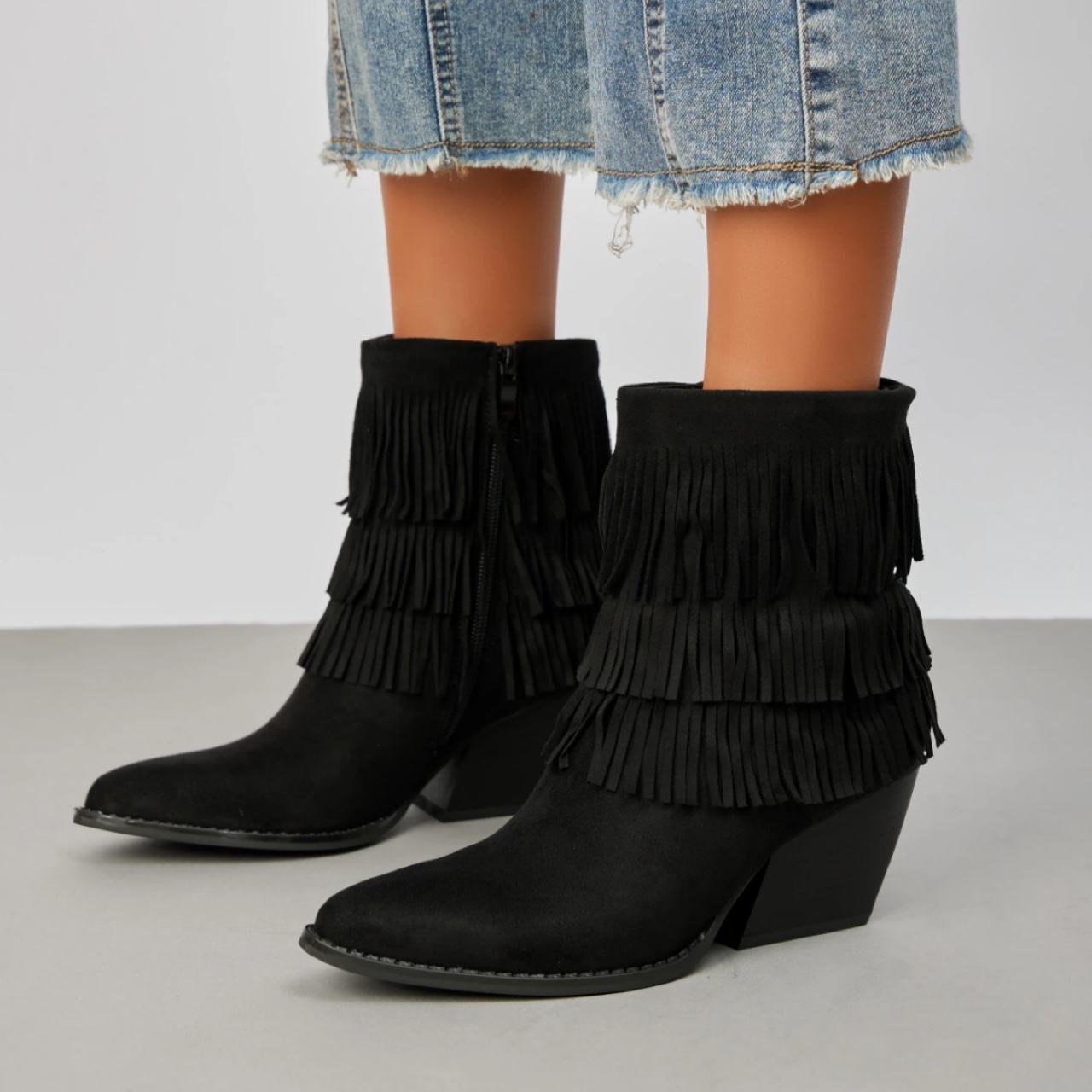 E-Vitale Shoes - BIONDINI Großhandel Wholesale - hochwertige italienische Schuhe direkt ab Fabrik | Artikel-Nr. SUP1433 | Stiefeletten (LOT) 6 Stk | Kategorie: Damenschuhe / Stiefel (LOT) | Angebot: Damenbekleidung, Damen Accessoires, Herren Accessoires, Schuhe, Young Fashion, Leather Wear, Sofortprogramme, Orderware | Adresse: E-VITALE SHOES - Raum 114 - Breslauer Str. 8 - 41460 Neuss - Tel: 02131/3868532 - service@evitale-shoes.eu