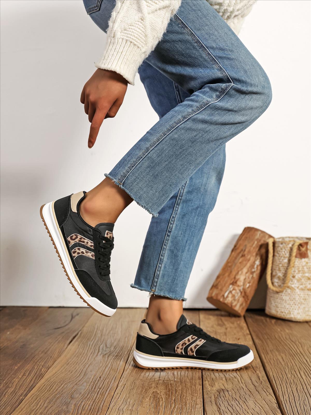 Hier geht's zum Shop von: Ala Mode Fashion-DOB;Accessoires;Leather Wear; Young Fashion - Neuss | Kategorie: Schuhe / Sneakers (Lot) | Adresse: Ala Mode Fashion - Breslauerstr. 8 Raum 113 - 41460 neuss - Tel: 021312091616 - ala-mode@web.de | Angebot: Sofortprogramme, Orderware