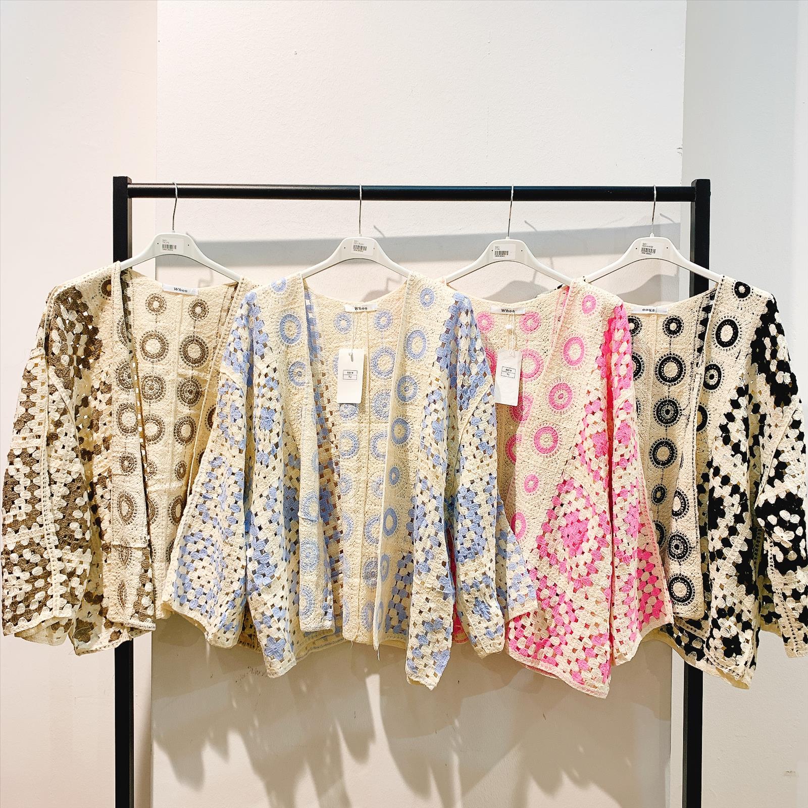 Hier geht's zum Shop von: CAS CARA by Cherry´s GmbH - Damenbekleidung Pronto Moda | Artikel-Nr. 5001 | STRICKJACKE | 100% ACRYL | Kategorie: JACKEN & WESTEN | Adresse: Cherry´s GmbH - Breslauer Str. 1 - 41460 Neuss - Tel: 021313843120 - cherrysgmbh@gmail.com | Angebot: Damenbekleidung, Young Fashion, Sofortprogramme, Orderware