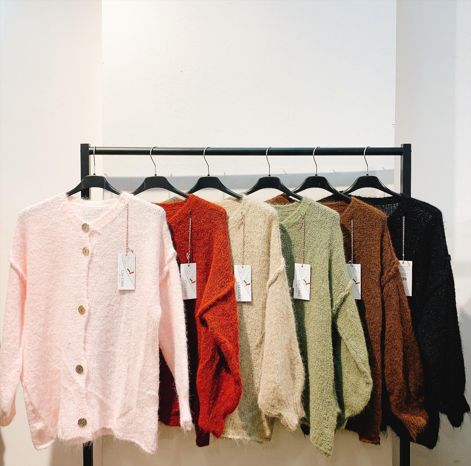 CAS CARA by Cherry´s GmbH - Damenbekleidung Pronto Moda | Artikel-Nr. LS-2670 | STRICKJACKE | 39% POLYAMID25% POLYESTER12% LANA12% NYLON10% ACRYL2% SPANDEX | Kategorie: STRICKWAREN / STRICKJACKEN | Angebot: Damenbekleidung, Young Fashion, Sofortprogramme, Orderware | Adresse: Cherry´s GmbH - Breslauer Str. 1 - 41460 Neuss - Tel: 021313843120 - cherrysgmbh@gmail.com
