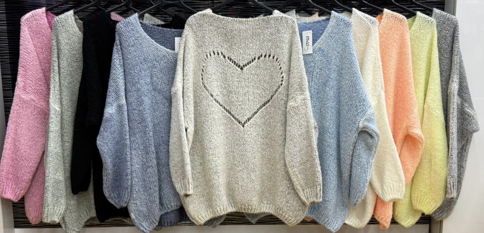 W8 Fashion GmbH - DOB;Young Fashion - Neuss | Artikel-Nr. 25018 | Pulli | Angebot: Damenbekleidung, Damen Accessoires, Große Größen, Young Fashion, Sofortprogramme | Adresse: W8 Fashion GmbH - Breslauer Str. 1 - 41460 Neuss - Tel: 021312017119 - www8fashion@gmail.com