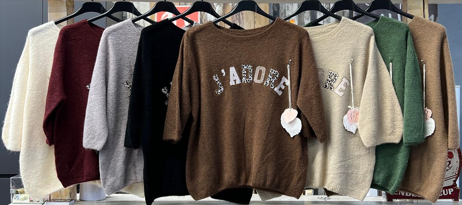 Sarah GmbH - DOB aus Italien | Oberteil | Artikel-Nr. 986 | Angebot: Damenbekleidung, Damen Accessoires, Große Größen, Young Fashion, Sofortprogramme, Orderware | Adresse: Sarah GmbH - Otto-Hahn-Straße 1 - 63303 Dreieich - Tel: 061039603444 - sarah-aktuell@t-online.de