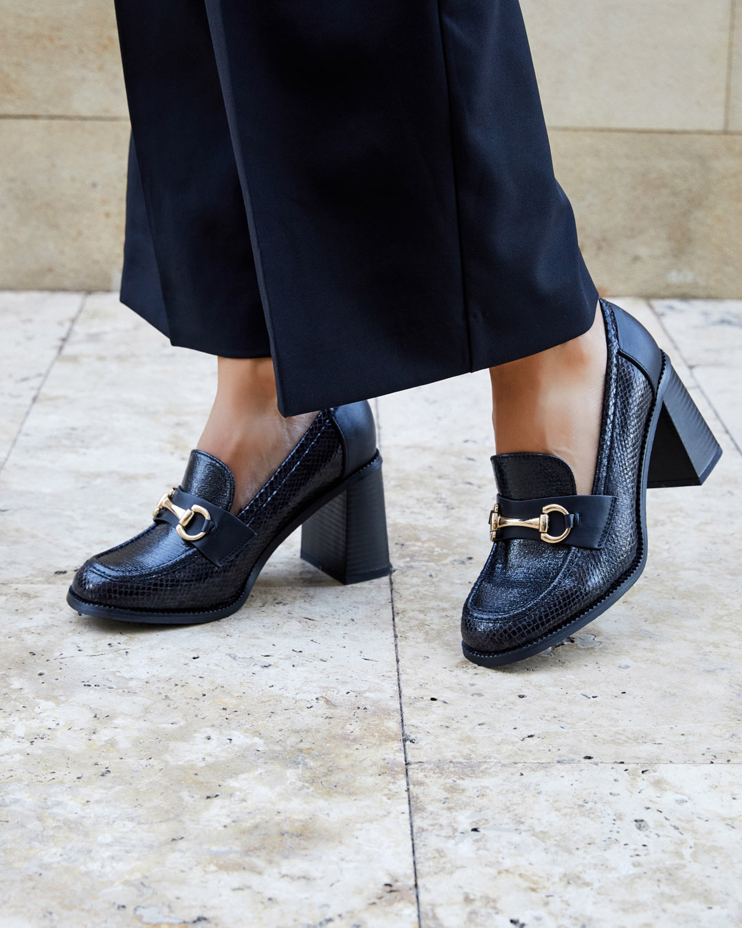 Hier geht's zum Shop von: E-Vitale Shoes - BIONDINI Großhandel Wholesale - hochwertige italienische Schuhe direkt ab Fabrik | Artikel-Nr. C-881 uc | Mocassin (LOT) 12 Stk | Kategorie: Damenschuhe / Mocassin (LOT) | Adresse: E-VITALE SHOES - Raum 114 - Breslauer Str. 8 - 41460 Neuss - Tel: 02131/3868532 - service@evitale-shoes.eu | Angebot: Damenbekleidung, Damen Accessoires, Herren Accessoires, Schuhe, Young Fashion, Leather Wear, Sofortprogramme, Orderware