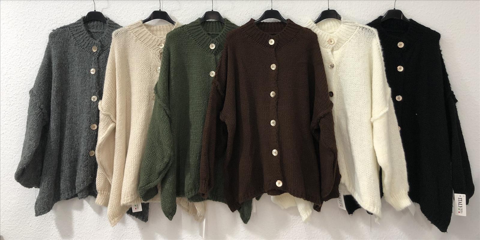Hier geht's zum Shop von: SM Young Collection GmbH (Shini - Reflection of happiness) | Kategorie: Strick Jacke | Adresse: SM Young Collection GmbH - Breslauer Str. 8 - 41460 Neuss - Tel: 021312095284 - shiniyoungcollection@yahoo.de | Angebot: Damenbekleidung, Young Fashion, Sofortprogramme