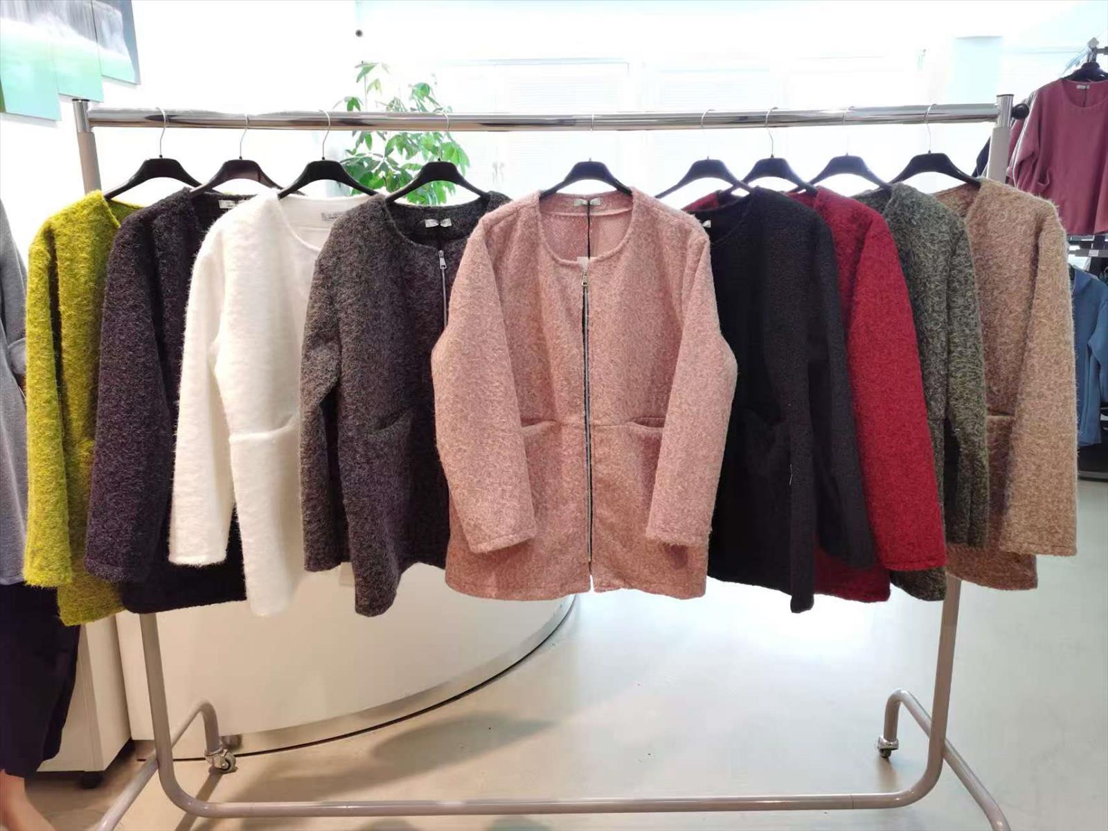 KaiXuan Mode GmbH - DOB, Young Fashion - Hamburg | Kategorie: Mantel - Jacke | Angebot: Damenbekleidung, Herrenbekleidung, Damen Accessoires, Große Größen, Young Fashion, Sofortprogramme, Orderware | Adresse: KaiXuan Mode GmbH - Modering 3 Haus B Raum 338 - 22457 Hamburg - Tel: 040-58964150 - shixiongwei1@163.com