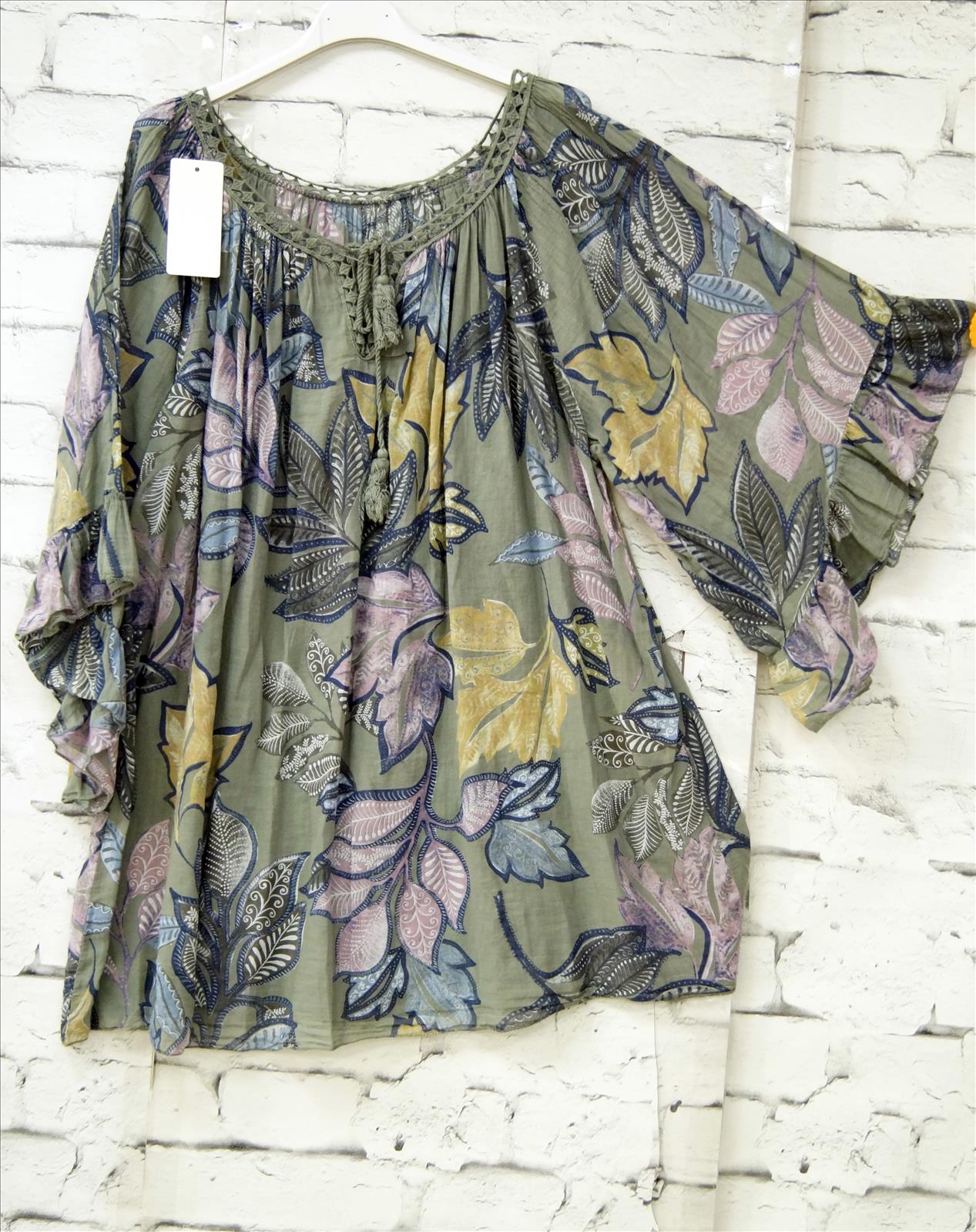 Hier geht's zum Shop von: Bhatti Mode GmbH - Young fashion, DOB - Blusen, Hosen Jacken, Jeans, Kleider, Pullover etc. | Kategorie: Shirt/Bluse/Pullover | Adresse: Bhatti Mode GmbH - Breslauer Str. 8 - 41460 Neuss - Tel: 02131-130004 - gurdip-bhatti@t-online.de | Angebot: Damenbekleidung, Young Fashion, Sofortprogramme