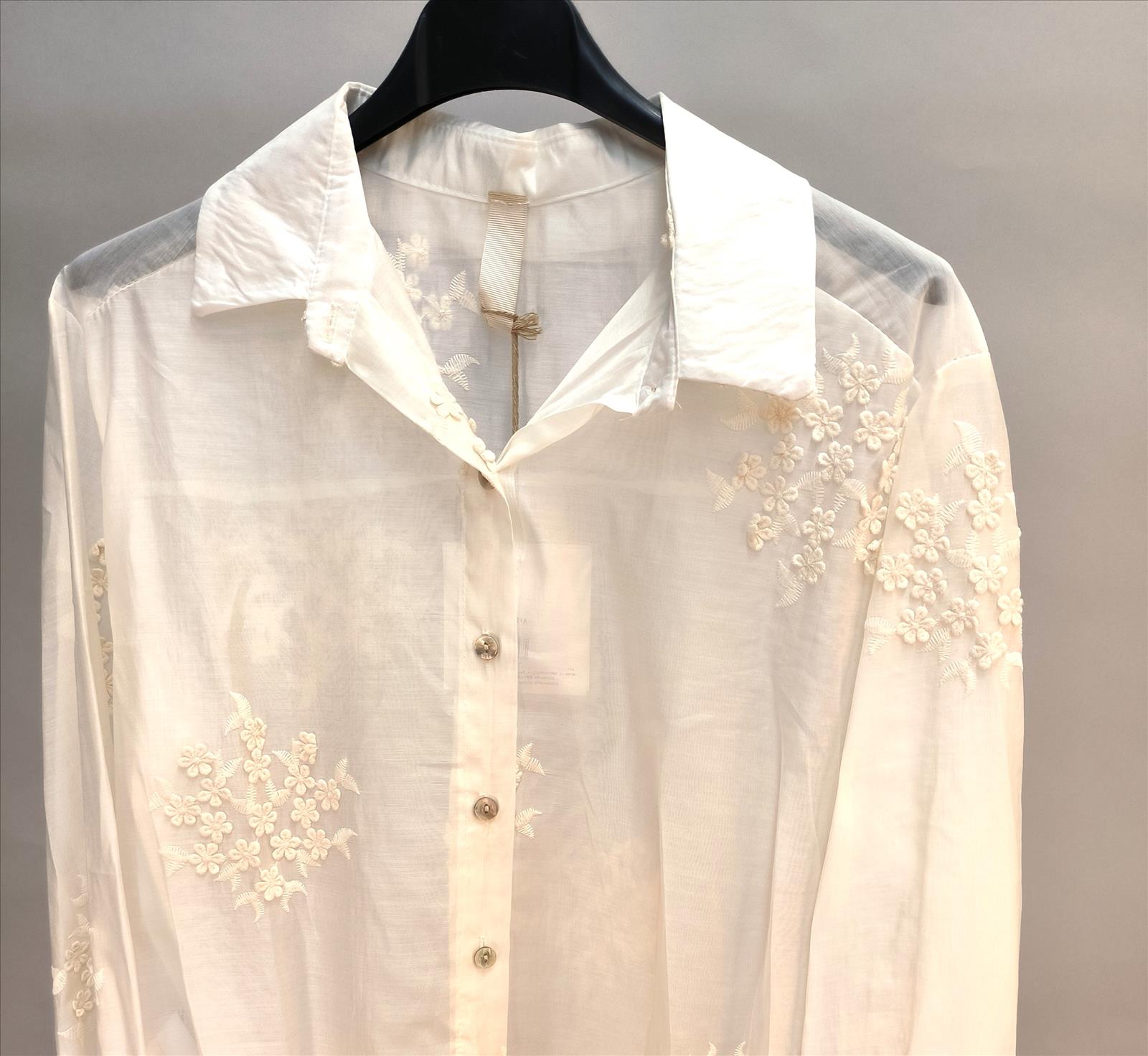 Hier geht's zum Shop von: olluni fashion GmbH - DOB-HAHA-Accessoires-Schuhe-Young-Fashion-Leder-Große Größen - Hamburg | Kategorie: Bluse | Adresse: olluni fashion GmbH - Modering 5, Haus D, 5 Etage - 22457 Hamburg - Tel: 040 55598886 - info@olluni.de | Angebot: Damenbekleidung, Damen Accessoires, Große Größen, Young Fashion, Leather Wear, Sofortprogramme, Orderware