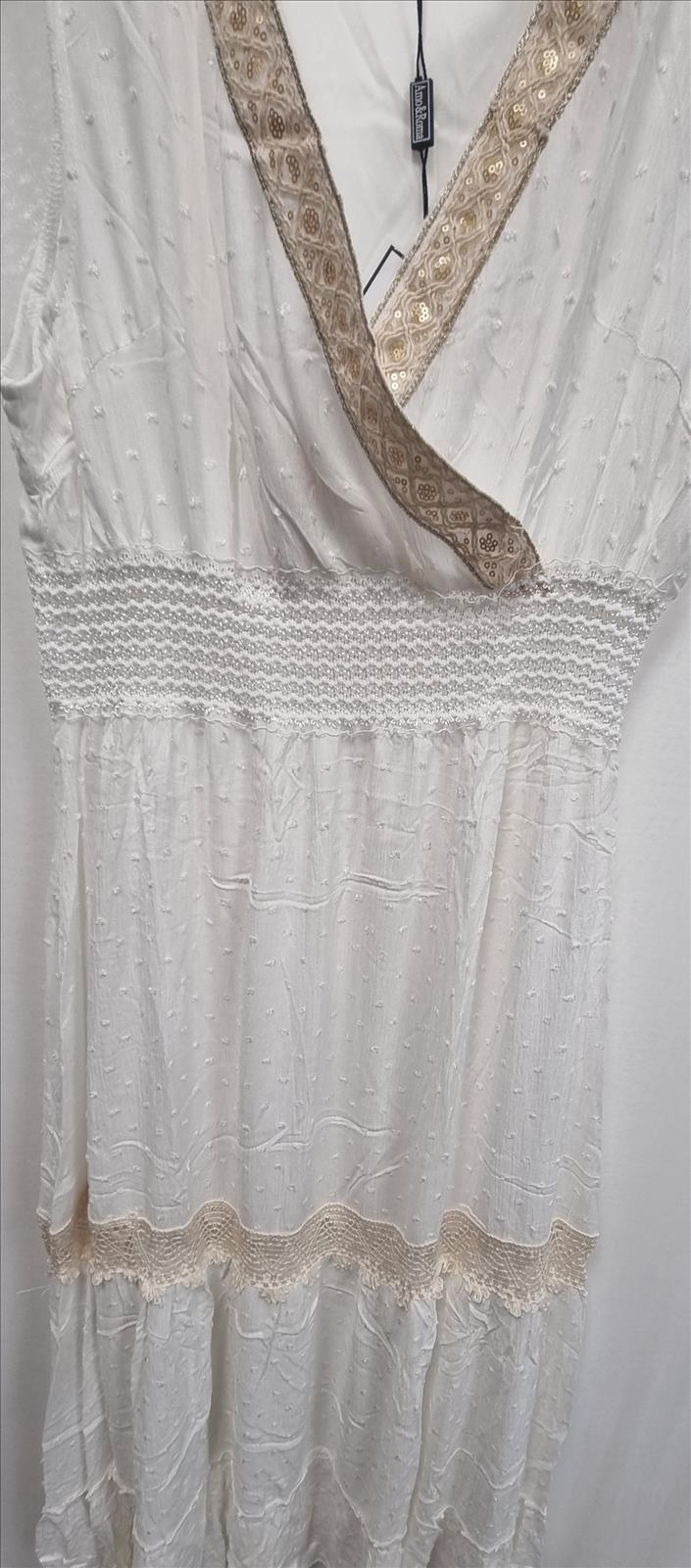 Hier geht's zum Shop von: Macco Moda GmbH Le Bonbon - DOB - Neuss | Kategorie: Kleider | Adresse: Macco Moda GmbH - Le Bonbon - Anton-Kux-Str. 2 B201 - 41460 Neuss - Tel: +49 17680315577 - maccomoda@outlook.com | Angebot: Damenbekleidung, Damen Accessoires, Herren Accessoires, Große Größen, Young Fashion, Sofortprogramme, Orderware