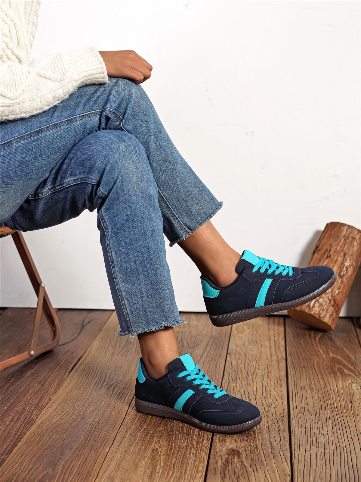 Ala Mode Fashion-DOB;Accessoires;Leather Wear; Young Fashion - Neuss | Kategorie: Schuhe / Sneakers (Lot) | Angebot: Sofortprogramme, Orderware | Adresse: Ala Mode Fashion - Breslauerstr. 8 Raum 113 - 41460 neuss - Tel: 021312091616 - ala-mode@web.de