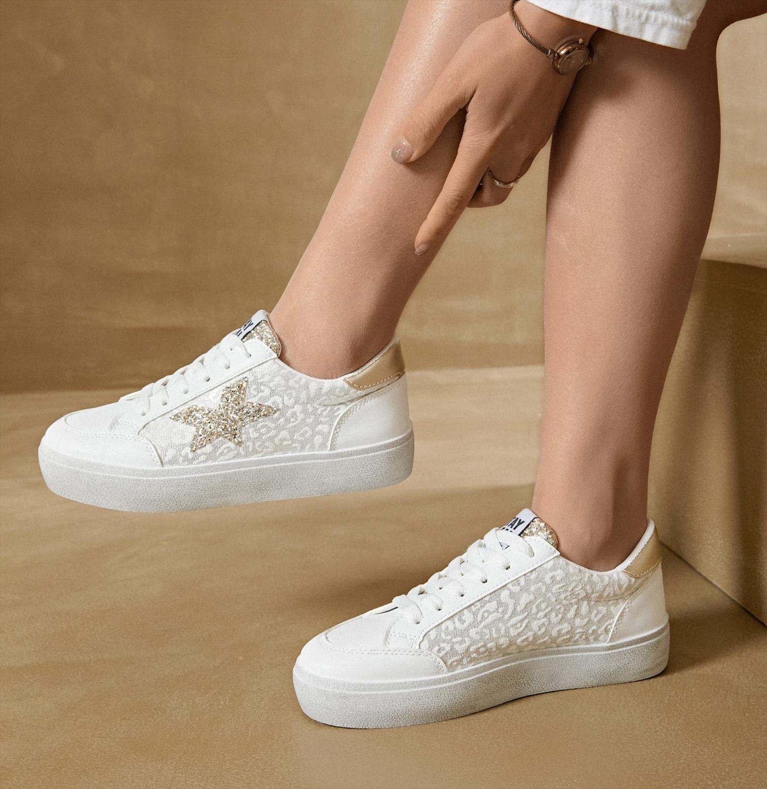 Hier geht's zum Shop von: Ala Mode Fashion-DOB;Accessoires;Leather Wear; Young Fashion - Neuss | Kategorie: Schuhe / Sneakers (Lot) | Adresse: Ala Mode Fashion - Breslauerstr. 8 Raum 113 - 41460 neuss - Tel: 021312091616 - ala-mode@web.de | Angebot: Sofortprogramme, Orderware