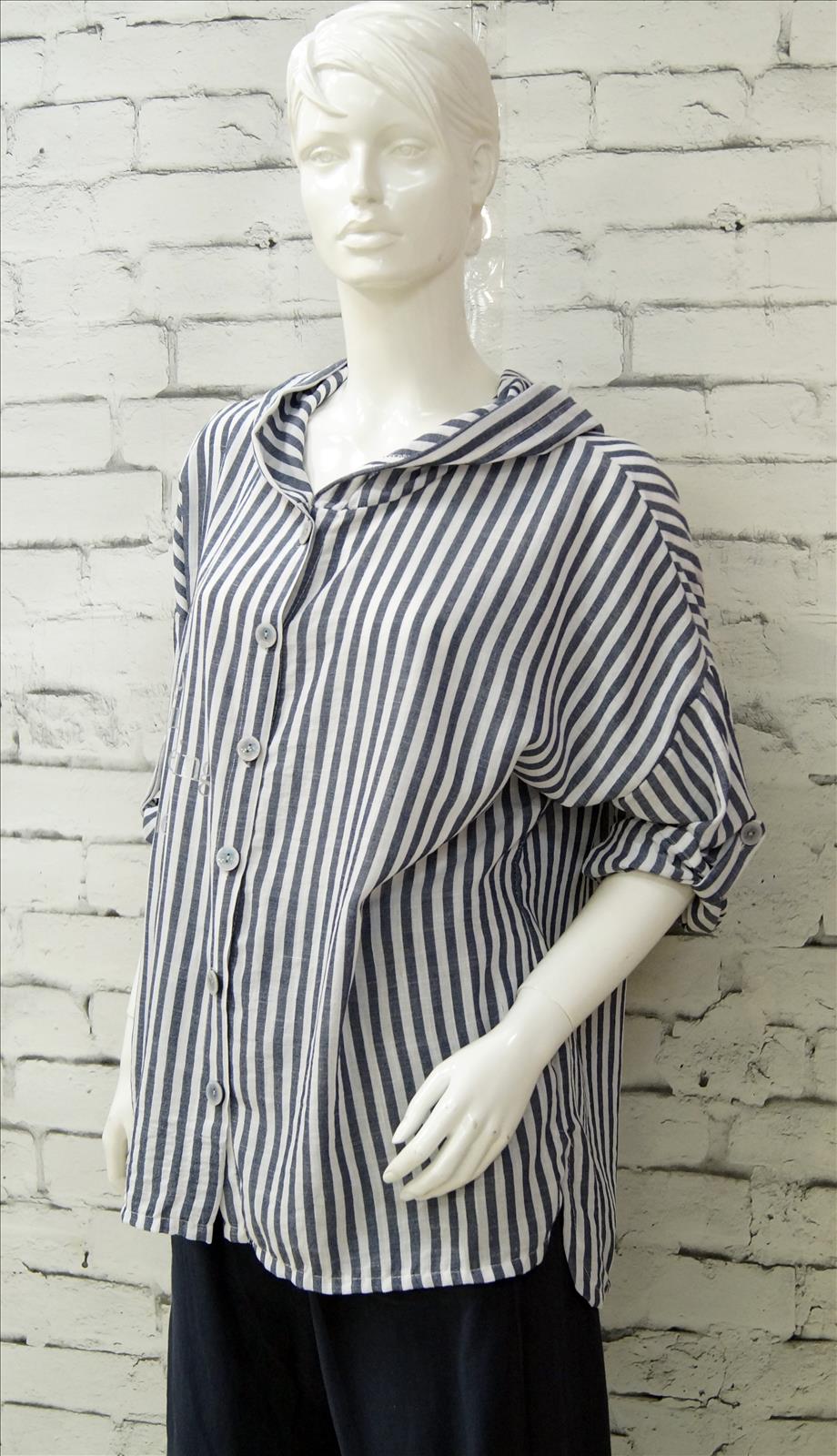 Hier geht's zum Shop von: Bhatti Mode GmbH - Young fashion, DOB - Blusen, Hosen Jacken, Jeans, Kleider, Pullover etc. | Artikel-Nr. 16641 | Bluse Streifen | # Kapuzenbluse mit Streifenmuster ## Leinenoptik und Haptik # # Perlmuttknöpfe ## Ärmel mit Riegel ## Rückenteil etwas länger ## Polyester # | Kategorie: Shirt/Bluse/Pullover | Adresse: Bhatti Mode GmbH - Breslauer Str. 8 - 41460 Neuss - Tel: 02131-130004 - gurdip-bhatti@t-online.de | Angebot: Damenbekleidung, Young Fashion, Sofortprogramme