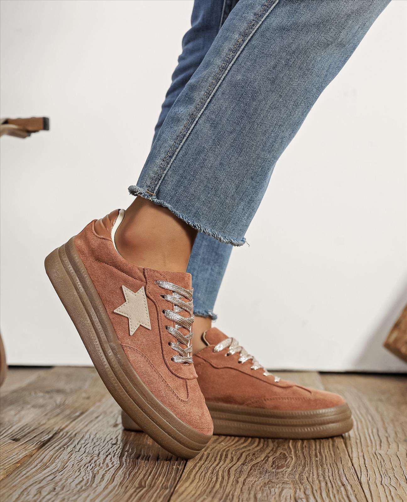 Hier geht's zum Shop von: Ala Mode Fashion-DOB;Accessoires;Leather Wear; Young Fashion - Neuss | Kategorie: Schuhe / Sneakers (Lot) | Adresse: Ala Mode Fashion - Breslauerstr. 8 Raum 113 - 41460 neuss - Tel: 021312091616 - ala-mode@web.de | Angebot: Sofortprogramme, Orderware