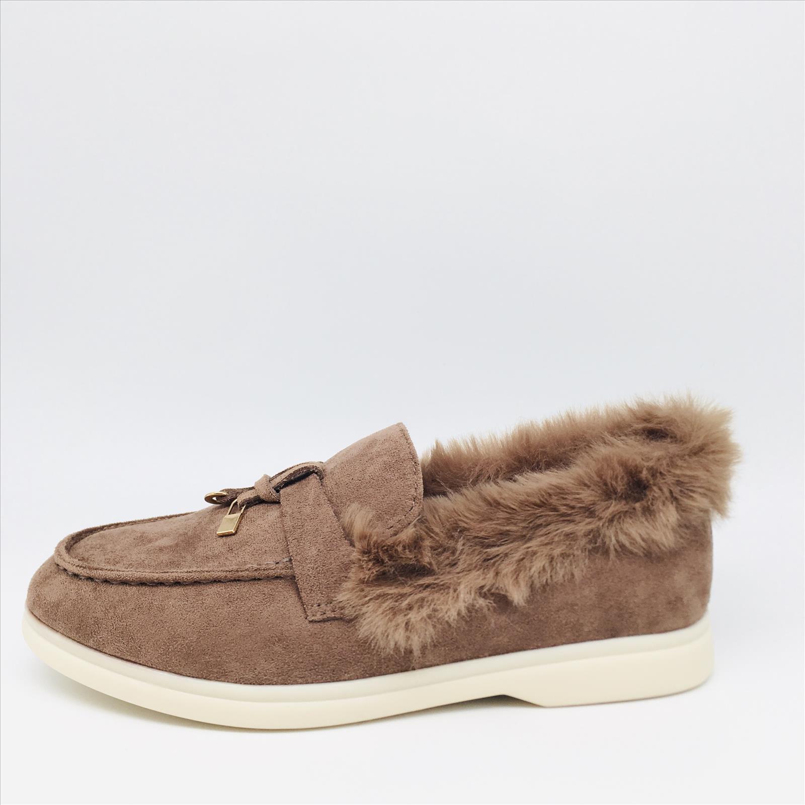 Hier geht's zum Shop von: Kayla GmbH - Schuhgrosshandel | Kategorie: Makassin | Adresse: Kayla GmbH - de814155035 - Anton-Kux Str. 2 - 41460 Neuss - Tel: 021311332043 - kaylashoes@hotmail.com | Angebot: Damenbekleidung, Herrenbekleidung, Damen Accessoires, Herren Accessoires, Schuhe, Kinder & Teens, Young Fashion, Leather Wear, Sofortprogramme
