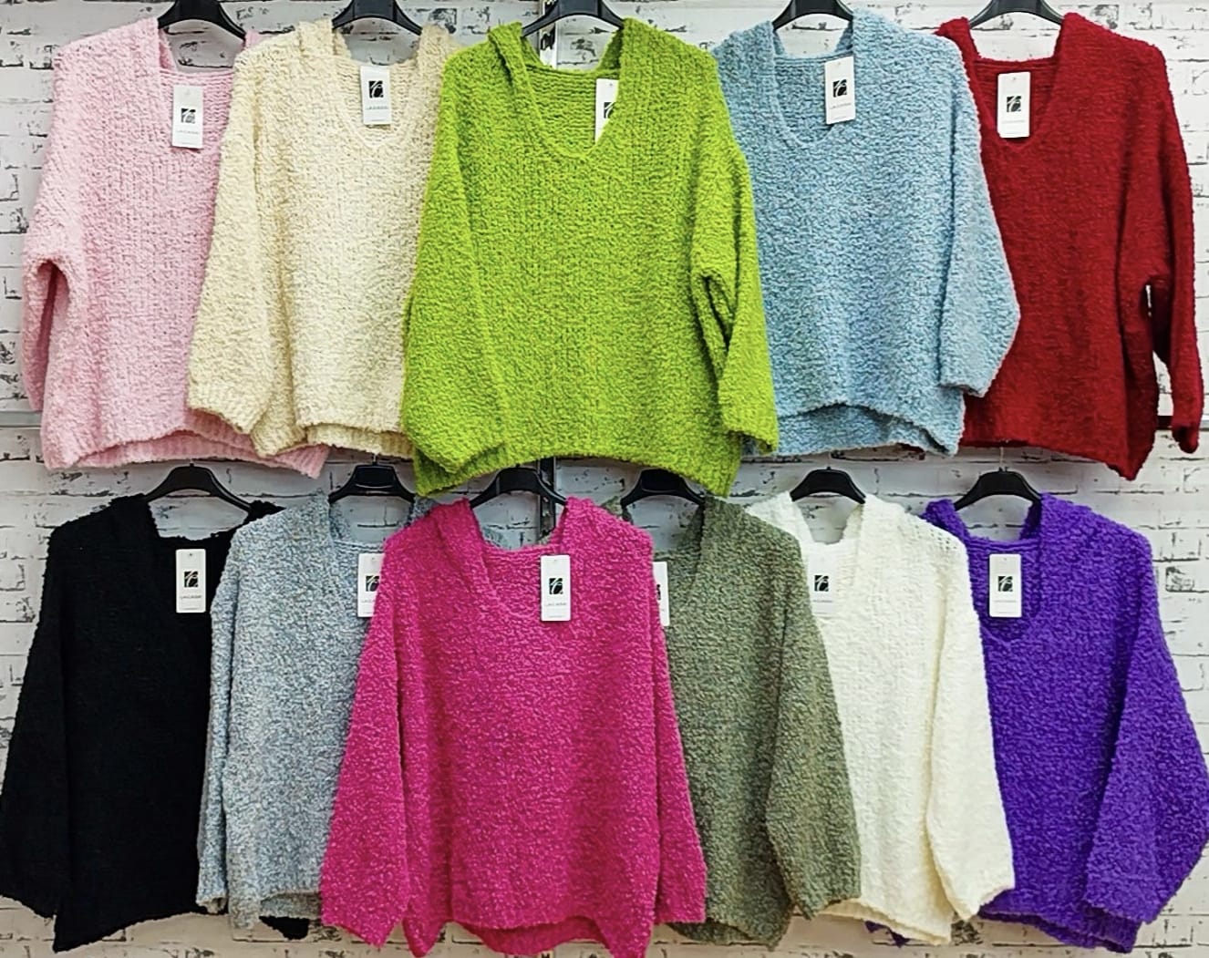 LaCasa GmbH - Großhandel Damenmode - Übergrößen DOB AA70-AA90, Übergrößen Hosen bis 58, Italia Mode | Artikel-Nr. 1598 | Pullover | 62%Acrylic, 18% Polyester, 4%Alpaca, 8% Wool, 8%Viscose | Angebot: Damenbekleidung, Herrenbekleidung, Große Größen, Young Fashion, Leather Wear, Sofortprogramme, Orderware | Adresse: La Casa GmbH - Gelsenkirchener Str. 122 - 44649 Herne - Tel: 02131-3837077 - lacasapic@gmail.com