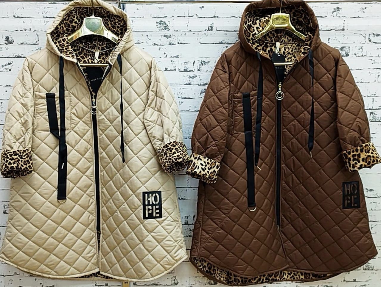 LaCasa GmbH - Großhandel Damenmode - Übergrößen DOB AA70-AA90, Übergrößen Hosen bis 58, Italia Mode | Artikel-Nr. 39062 | Jacke | 100% Narlon | Angebot: Damenbekleidung, Herrenbekleidung, Große Größen, Young Fashion, Leather Wear, Sofortprogramme, Orderware | Adresse: La Casa GmbH - Gelsenkirchener Str. 122 - 44649 Herne - Tel: 02131-3837077 - lacasapic@gmail.com