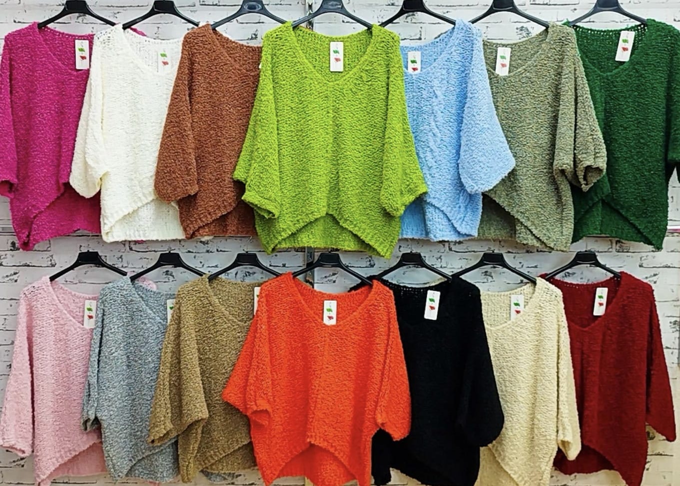 LaCasa GmbH - Großhandel Damenmode - Übergrößen DOB AA70-AA90, Übergrößen Hosen bis 58, Italia Mode | Artikel-Nr. 1395 | Pullover | 55% Acrylic 15% alpaca 15% Wool 15% Viscose | Angebot: Damenbekleidung, Herrenbekleidung, Große Größen, Young Fashion, Leather Wear, Sofortprogramme, Orderware | Adresse: La Casa GmbH - Gelsenkirchener Str. 122 - 44649 Herne - Tel: 02131-3837077 - lacasapic@gmail.com