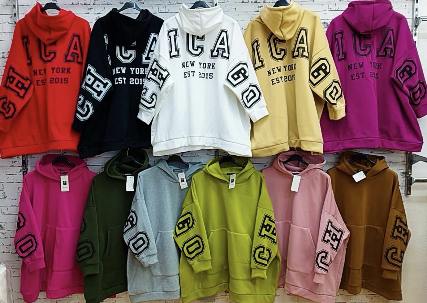 LaCasa GmbH - Großhandel Damenmode - Übergrößen DOB AA70-AA90, Übergrößen Hosen bis 58, Italia Mode | Artikel-Nr. 91976 | Kapuzenpullover | 100%Cotton | Angebot: Damenbekleidung, Herrenbekleidung, Große Größen, Young Fashion, Leather Wear, Sofortprogramme, Orderware | Adresse: La Casa GmbH - Gelsenkirchener Str. 122 - 44649 Herne - Tel: 02131-3837077 - lacasapic@gmail.com