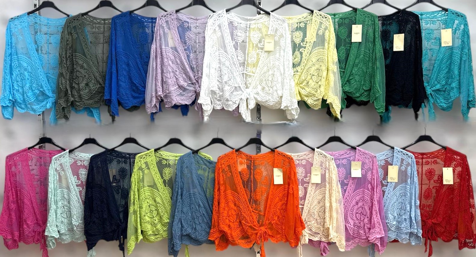 LaCasa GmbH - Großhandel Damenmode - Übergrößen DOB AA70-AA90, Übergrößen Hosen bis 58, Italia Mode | Artikel-Nr. ZP-38 | Bolero | 70% cotton 25% Polyster 5% Elastan | Angebot: Damenbekleidung, Herrenbekleidung, Große Größen, Young Fashion, Leather Wear, Sofortprogramme, Orderware | Adresse: La Casa GmbH - Gelsenkirchener Str. 122 - 44649 Herne - Tel: 02131-3837077 - lacasapic@gmail.com