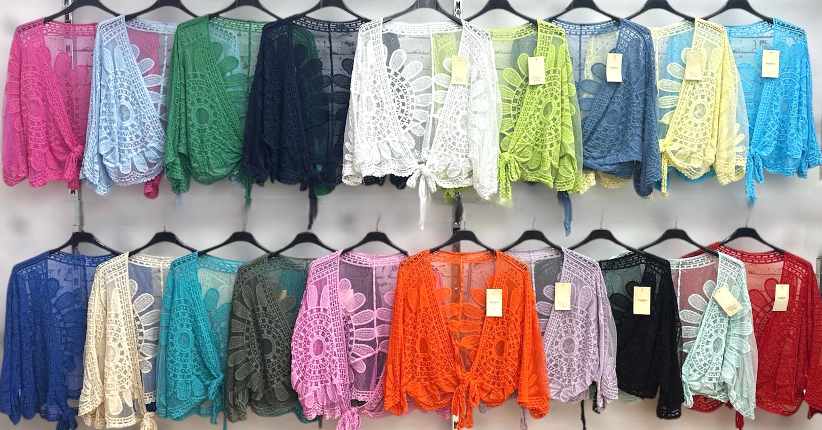 LaCasa GmbH - Großhandel Damenmode - Übergrößen DOB AA70-AA90, Übergrößen Hosen bis 58, Italia Mode | Artikel-Nr. ZP-83 | Bolero | 70% cotton 25% Polyster 5% Elastan | Angebot: Damenbekleidung, Herrenbekleidung, Große Größen, Young Fashion, Leather Wear, Sofortprogramme, Orderware | Adresse: La Casa GmbH - Gelsenkirchener Str. 122 - 44649 Herne - Tel: 02131-3837077 - lacasapic@gmail.com