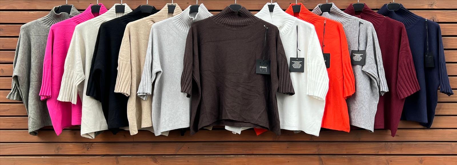 Sarah GmbH - DOB aus Italien | Oberteil | Artikel-Nr. 755 | Angebot: Damenbekleidung, Damen Accessoires, Große Größen, Young Fashion, Sofortprogramme, Orderware | Adresse: Sarah GmbH - Otto-Hahn-Straße 1 - 63303 Dreieich - Tel: 061039603444 - sarah-aktuell@t-online.de