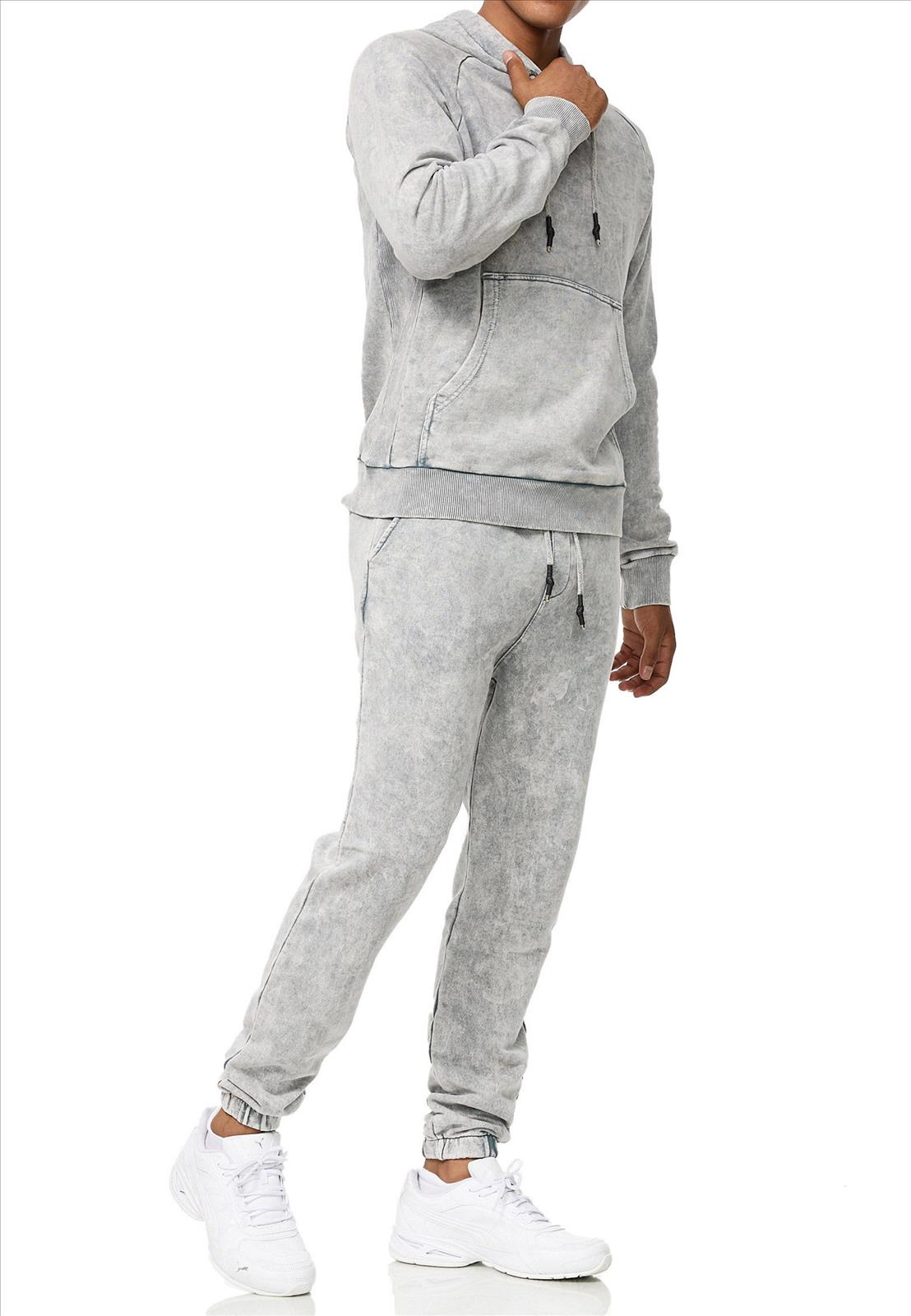 Rusty Neal - Rocas GmbH (Jeans, Young Fashion) - Jeans, Pullover, T-Shirts, Sweatshirts, Longshirts | 2er Set Washed Jogging Anzug | Artikel-Nr. 19160_14032 | Jogging-Anzug | MARKE Rusty Neal PASSFORM Regular Fit MATERIAL 100% Baumwolle GEWICHT 1400 gr HERSTELLUNGSLAND Türkei KRAGENFORM Kapuze BESONDERE MERKMALE Verwaschen | Kategorie: Sweatshirt / JOGGING-ANZUG | Angebot: Herrenbekleidung, Herren Accessoires, Young Fashion, Sofortprogramme, Orderware | Adresse: Rocas GmbH - Weselerstr. 115 - 47608 Geldern - Tel: 0157 / 50996802 - info@rustyneal.de