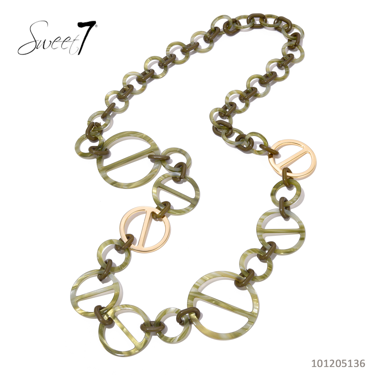 Sunny Mode GmbH - Junge Mode aus Paris | Kette Sweet7 | Artikel-Nr. 101205136 | Diese moderne Halskette von Sweet7 besteht aus grünen Rundelementen mit markanten Querstreben und wird durch goldfarbene Details stilvoll ergänzt. Ihr ausgefallenes Design macht sie zum perfekten Accessoire für trendbewusste Outfits. | Kategorie: Schmuck / Ketten | Angebot: Damenbekleidung, Damen Accessoires, Große Größen, Young Fashion, Sofortprogramme | Adresse: Sunny Mode GmbH - Kölner Str. 1 - 65760 Eschborn - Tel: 06196 483138 - info@sunnymode.de